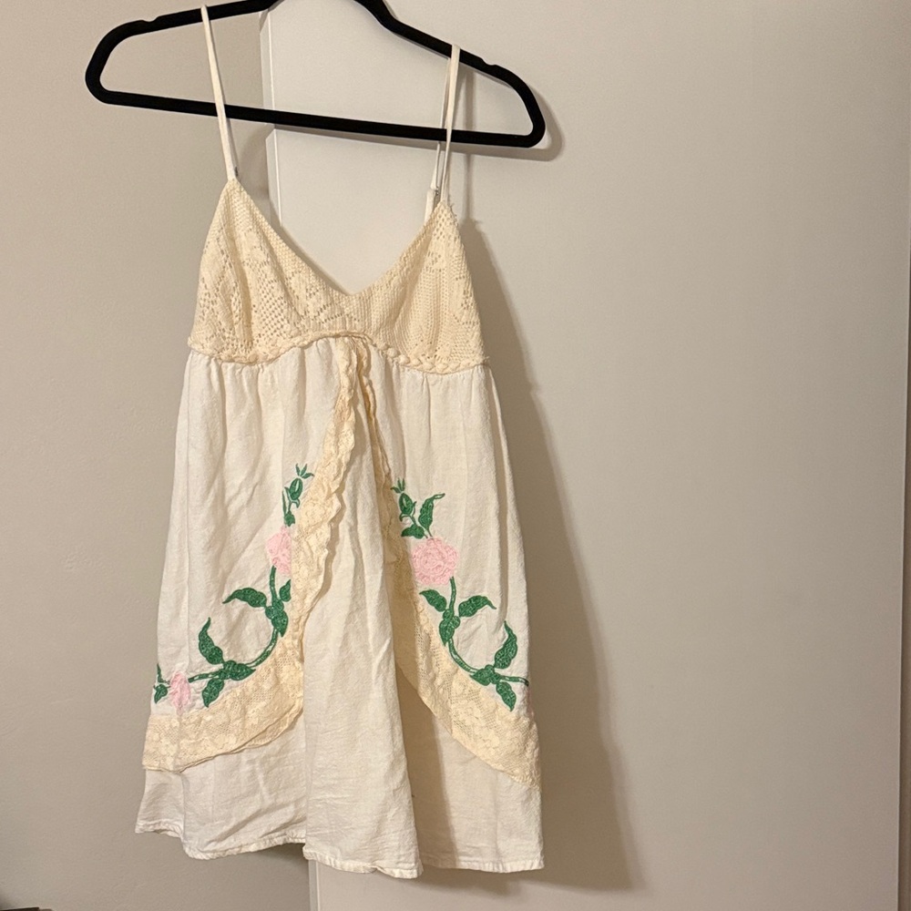 Embroidered Cream and Green Women's Sleepwear